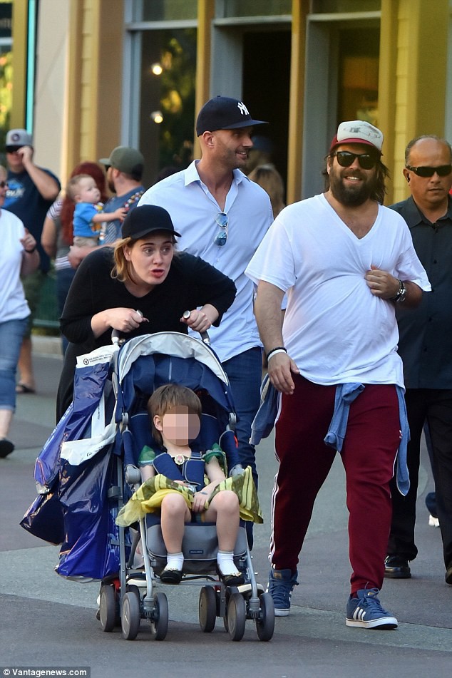 Adele và chuyện tình 8 năm vừa đứt đoạn: Cứ ngỡ chân ái cuộc đời, cuối cùng vẫn phải nói lời chia tay - Ảnh 9. Adele và chuyện tình 8 năm vừa đứt đoạn: Cứ ngỡ chân ái cuộc đời, cuối cùng vẫn phải nói lời chia tay - Ảnh 9.