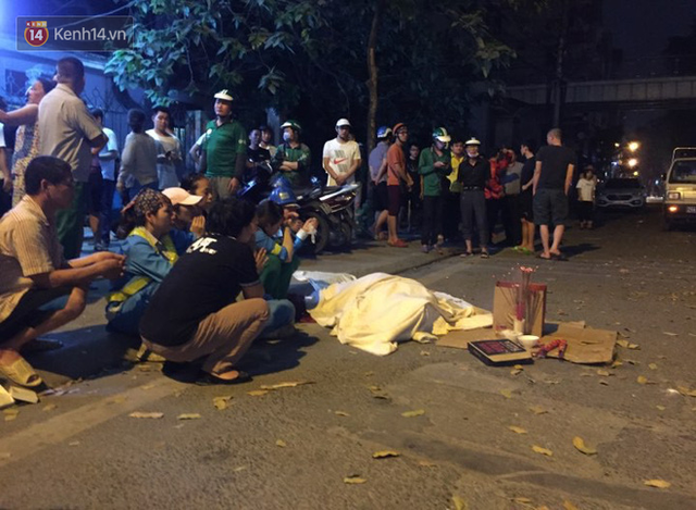  Con trai nữ công nhân môi trường bị xe điên tông tử vong: Mẹ em ngày chạy Grab, tối làm công nhân để lo cho em ăn học...  - Ảnh 2.