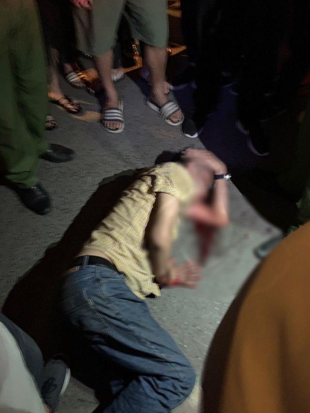  Con trai nữ công nhân môi trường bị xe điên tông tử vong: Mẹ em ngày chạy Grab, tối làm công nhân để lo cho em ăn học...  - Ảnh 7.