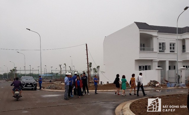 Đất nền các tỉnh lân cận lọt vào tầm ngắm của giới đầu tư địa ốc TP.HCM, lộ diện những điểm nóng - Ảnh 1. Đất nền các tỉnh lân cận lọt vào tầm ngắm của giới đầu tư địa ốc TP.HCM, lộ diện những điểm nóng - Ảnh 1.