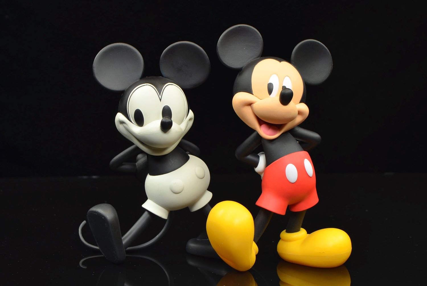 Disney đã xây dựng thương hiệu Chuột Mickey trị giá 3 tỷ USD bằng ...