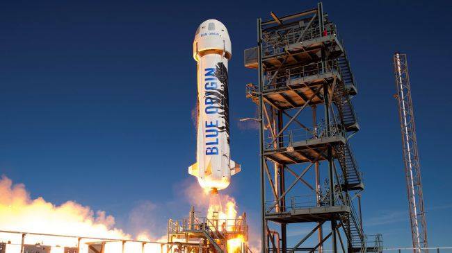 Cuộc đua hàng tỷ USD lên cung trăng giữa Jeff Bezos và Elon Musk: Ai sẽ thắng? - Ảnh 1. Cuộc đua hàng tỷ USD lên cung trăng giữa Jeff Bezos và Elon Musk: Ai sẽ thắng? - Ảnh 1.