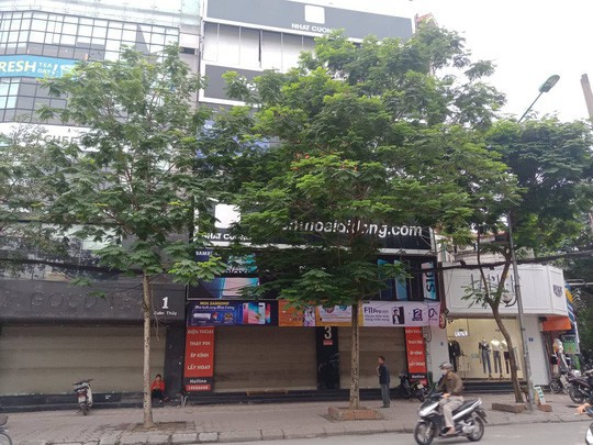 Động thái ở các cửa hàng của Nhật Cường Mobile sau khi bị khám xét - Ảnh 2. Động thái ở các cửa hàng của Nhật Cường Mobile sau khi bị khám xét - Ảnh 2.