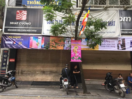 Động thái ở các cửa hàng của Nhật Cường Mobile sau khi bị khám xét - Ảnh 3. Động thái ở các cửa hàng của Nhật Cường Mobile sau khi bị khám xét - Ảnh 3.