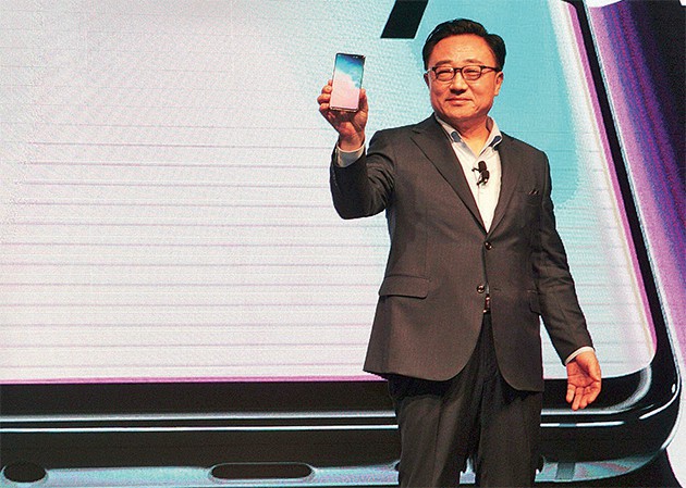 Bị đối thủ Trung Quốc đánh bại tại Ấn Độ, Samsung đang bừng tỉnh - Ảnh 2.