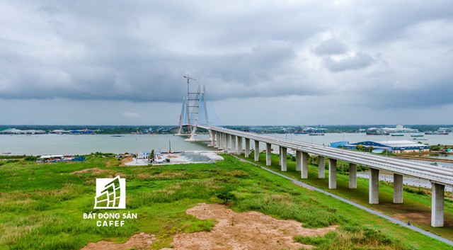 Toàn cảnh cây cầu dây văng dài nhất Vùng Đồng bằng Sông Cửu Long 5.700 tỷ đồng sẽ được thông xe ngày 19/5 - Ảnh 1.