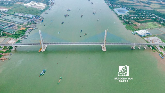Toàn cảnh cây cầu dây văng dài nhất Vùng Đồng bằng Sông Cửu Long 5.700 tỷ đồng sẽ được thông xe ngày 19/5 - Ảnh 6.