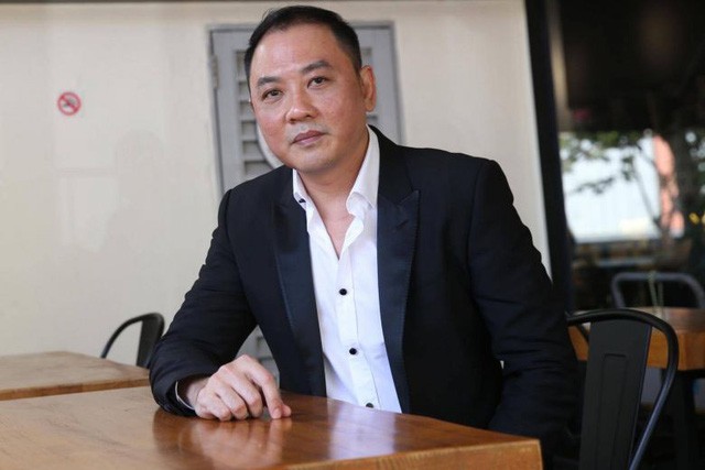 CEO của chuỗi nhà hàng nổi tiếng Singapore bị bắt giữ do nghi ngờ thực hiện giao dịch chứng khoán bất hợp pháp  - Ảnh 1.