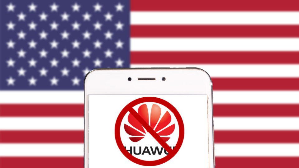 Tâng bốc Huawei và chế giễu Apple nhưng nhân vật mạnh mồm này lại vẫn dùng iPhone? - Ảnh 1. Tâng bốc Huawei và chế giễu Apple nhưng nhân vật mạnh mồm này lại vẫn dùng iPhone? - Ảnh 1.