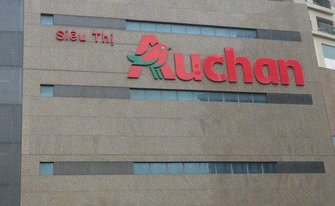  Siêu thị Auchan vắng vẻ, lặng lẽ tháo các kệ hàng sau bão giảm giá - Ảnh 17.