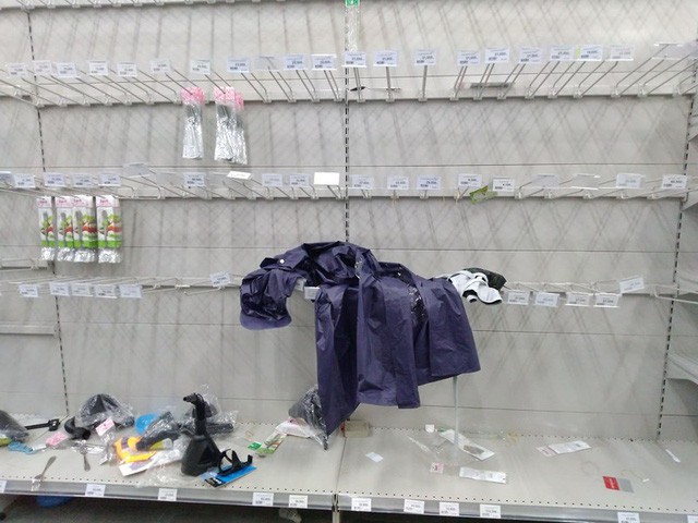  Siêu thị Auchan trống trơn sau 6 ngày xả hàng giảm giá  - Ảnh 6.