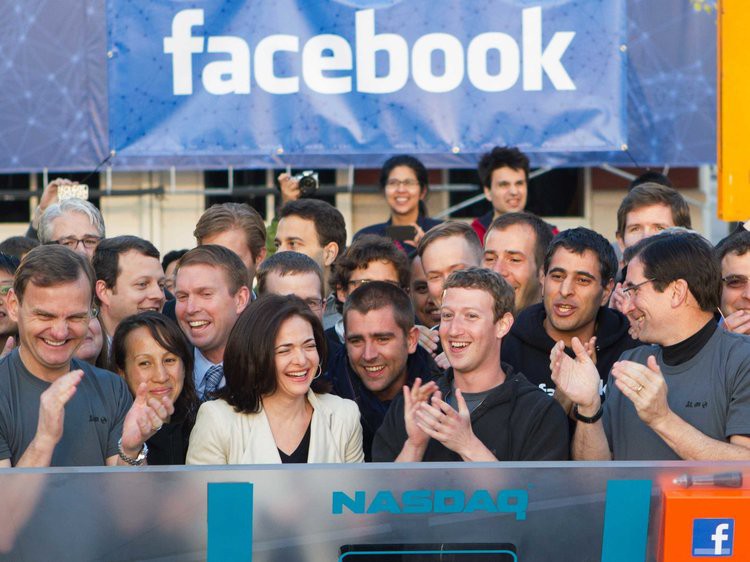 Khối tài sản khủng lên tới 70 tỷ USD của ông trùm Facebook lớn cỡ nào? - Ảnh 2. Khối tài sản khủng lên tới 70 tỷ USD của ông trùm Facebook lớn cỡ nào? - Ảnh 2.