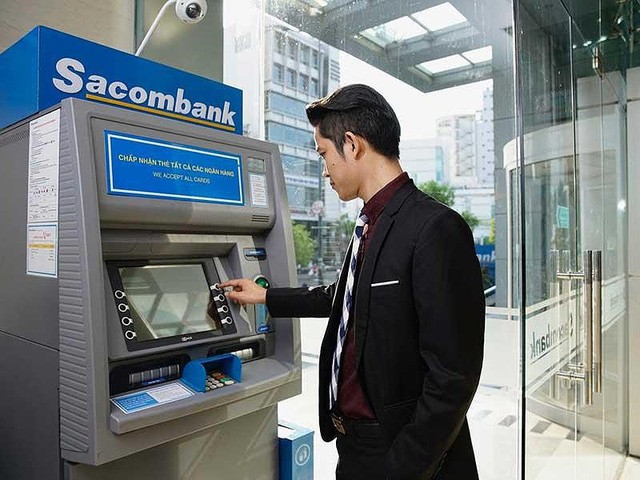  Chi hàng ngàn tỉ làm thẻ ATM mới: Khách hàng có phải gánh?  - Ảnh 1.