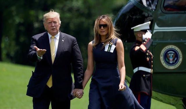  Hết thời bị vợ phũ phàng hất tay, Tổng thống Trump gây sốt với loạt khoảnh khắc tình bể bình cùng bạn đời trong chuyến thăm Nhật Bản  - Ảnh 6.