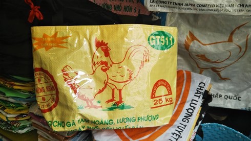  Túi xách từ vỏ bao cám heo, vịt của Việt Nam được yêu thích ở Nhật - Ảnh 5.