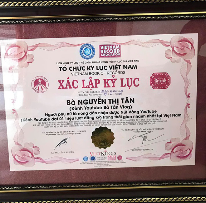bà tân vlog - Bà Tân Vlog: Hôm qua vừa đạt “kênh YouTube 1 triệu sub nhanh nhất Việt Nam”, hôm nay phá luôn kỷ lục 2 triệu sub - photo bà tân vlog - photo 1 1560158079675675754946 - Bà Tân Vlog: Hôm qua vừa đạt “kênh YouTube 1 triệu sub nhanh nhất Việt Nam”, hôm nay phá luôn kỷ lục 2 triệu sub