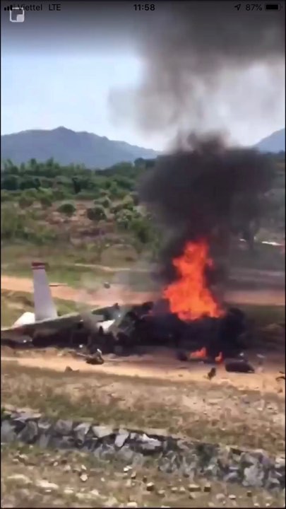 Cận cảnh rơi máy bay ở Khánh Hòa, 2 người tử nạn - Ảnh 3.