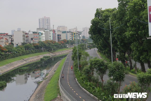  Ảnh: Đường Láng thay đổi bất ngờ, dân Thủ đô cứ ngỡ đang lạc vào đường phố Singapore  - Ảnh 7.