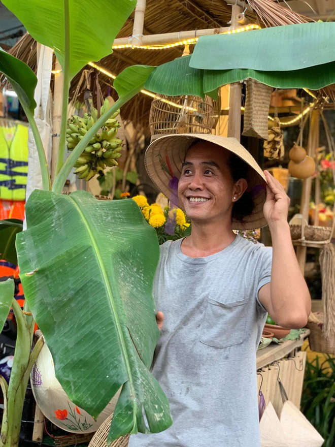 Gánh hàng nước nói không với đồ nhựa của anh chàng vừa lạ vừa quen ở Nha Trang: Thay nắp nhựa bằng... bánh tráng - Ảnh 7.