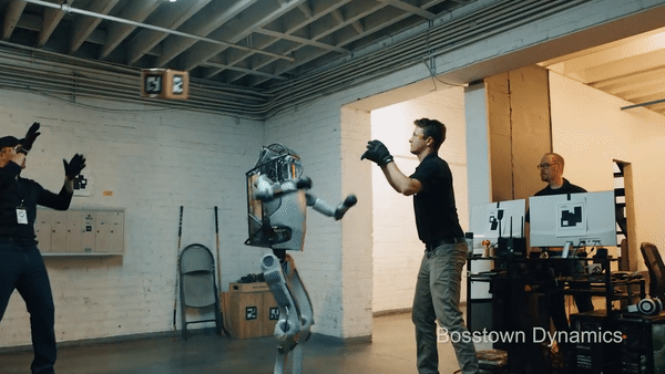 Video đáng sợ về viễn cảnh robot bị hành hạ dẫn đến nổi loạn, quay ra thống trị loài người - Ảnh 2.