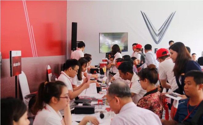 vinfast, vinfast fadil - Chưa hãng xe nào làm lễ ra mắt hoành tráng như VinFast và đây là những minh chứng rõ ràng nhất - photo vinfast, vinfast fadil - photo 10 1560840859438900263338 - Chưa hãng xe nào làm lễ ra mắt hoành tráng như VinFast và đây là những minh chứng rõ ràng nhất