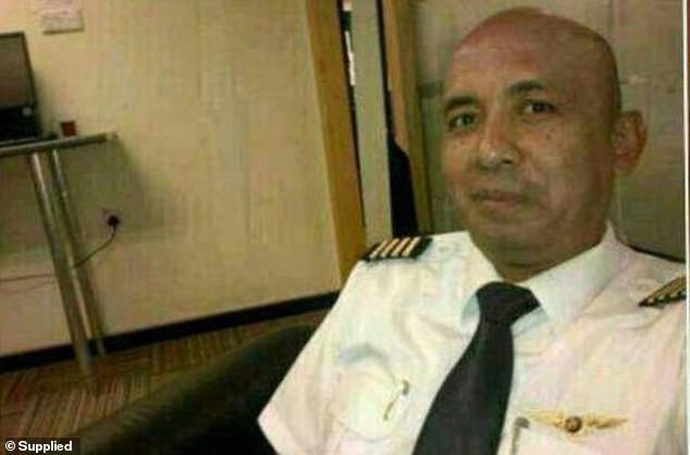 Tiết lộ mới gây sốc về MH370: Cơ trưởng có hành động lạ, hành khách có thể tử vong trước khi máy bay kịp rơi xuống biển - Ảnh 1.