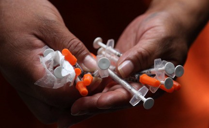 Chính phủ Anh thử nghiệm cấp heroin miễn phí cho các con nghiện - Ảnh 1.