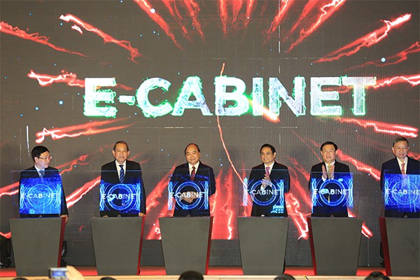 Phiên họp 10 phút đầu tiên của Chính phủ qua hệ thống e-Cabinet - Ảnh 1.