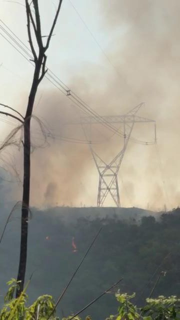 Rừng khắp nơi ở Thừa Thiên Huế đang cháy ngùn ngụt - Ảnh 2.