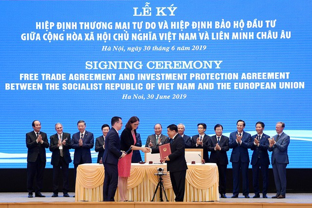 Những khoảnh khắc ấn tượng trong lễ ký kết lịch sử giữa Việt Nam và EU - Ảnh 7. Những khoảnh khắc ấn tượng trong lễ ký kết lịch sử giữa Việt Nam và EU - Ảnh 7.