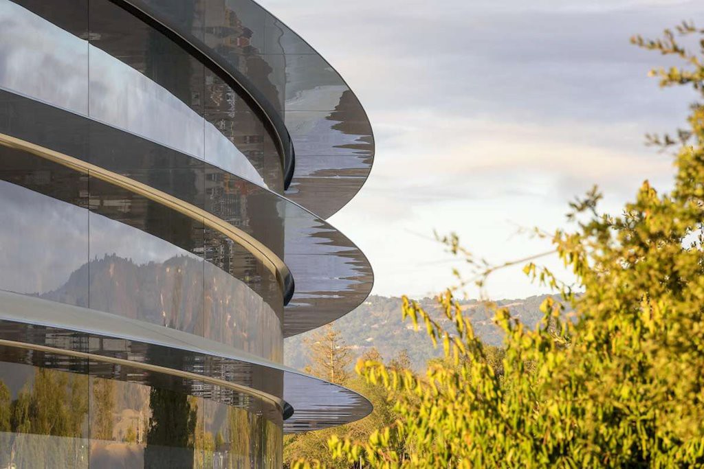 Trụ sở phi thuyền Apple Park có gì đặc biệt và Apple đã mất bao nhiêu tiền  để xây dựng tòa nhà này?