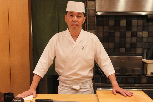  Ăn sushi kiểu omakase tại nhà hàng 3 sao Michelin mà quên những nguyên tắc này, coi như ném 450 USD đi: Đã đến, xin hãy đặt trọn niềm tin nơi đầu bếp!  - Ảnh 1.