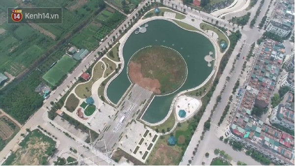 Cận cảnh công viên âm nhạc 200 tỷ đồng được thiết kế hình cây đàn sắp khai trương ở Hà Nội - Ảnh 1.