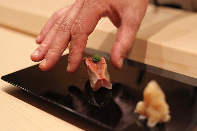  Ăn sushi kiểu omakase tại nhà hàng 3 sao Michelin mà quên những nguyên tắc này, coi như ném 450 USD đi: Đã đến, xin hãy đặt trọn niềm tin nơi đầu bếp!  - Ảnh 3.