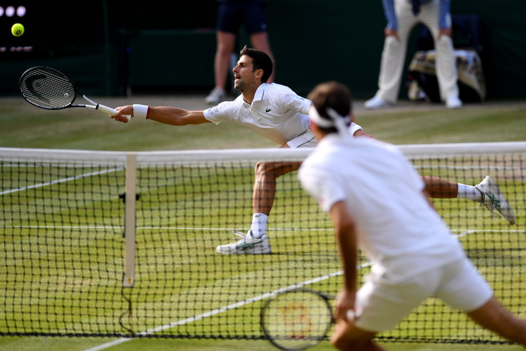 roger federer - Nhói lòng khoảnh khắc huyền thoại Roger Federer lặng người bất động sau trận chung kết Wimbledon lịch sử và hấp dẫn không thể tin nổi - photo roger federer - photo 5 1563154349232449840021 - Nhói lòng khoảnh khắc huyền thoại Roger Federer lặng người bất động sau trận chung kết Wimbledon lịch sử và hấp dẫn không thể tin nổi