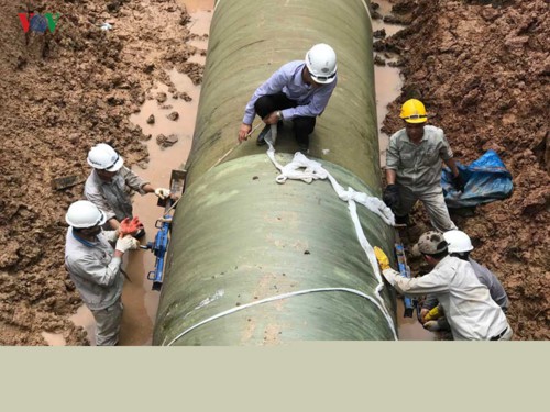 Đường ống nước sạch sông Đà lại xảy ra sự cố - Ảnh 2.