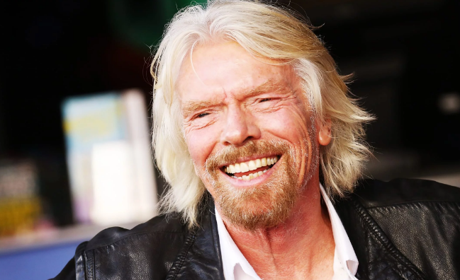 Cậu bé bị hiệu trưởng trù ẻo ngồi tù đến tỷ phú nhạc gì cũng nhảy Richard Branson: Nếu muốn uống sữa, đừng ngồi im giữa cánh đồng và mong những con bò tự tìm đến bạn! - Ảnh 1. Cậu bé bị hiệu trưởng trù ẻo ngồi tù đến tỷ phú nhạc gì cũng nhảy Richard Branson: Nếu muốn uống sữa, đừng ngồi im giữa cánh đồng và mong những con bò tự tìm đến bạn! - Ảnh 1.