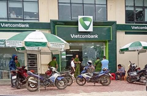 Bảo vệ đối mặt với tên cướp ngân hàng: Khi tôi nắm nòng súng thì tay hắn đang bóp cò - Ảnh 1. Bảo vệ đối mặt với tên cướp ngân hàng: Khi tôi nắm nòng súng thì tay hắn đang bóp cò - Ảnh 1.