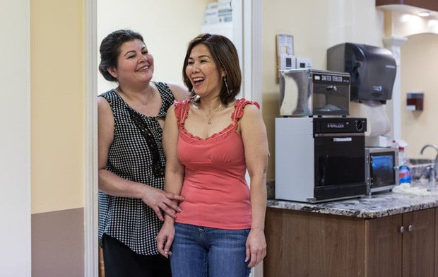 Câu chuyện của 2 phụ nữ gốc Việt làm nghề nail ở Mỹ: Tiền kiếm dễ nhưng nước mắt chảy ngược vào trong, đánh đổi sức khỏe để mưu sinh trên đất khách - Ảnh 6.