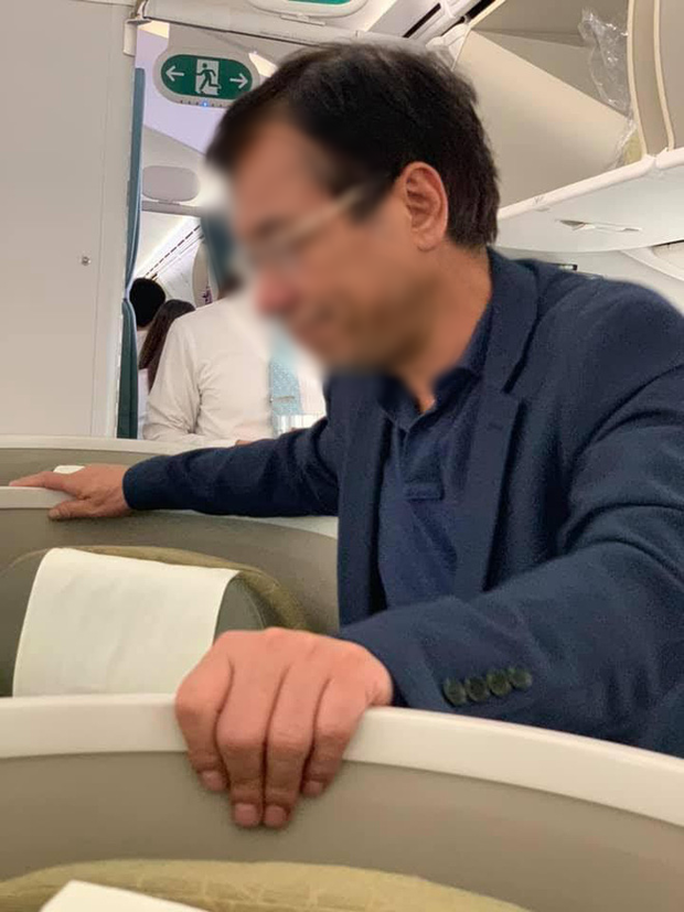 Đại gia bị tố sàm sỡ cô gái trên máy bay Vietnam Airlines: Anh… vấp té rồi bám lên thành ghế - Ảnh 1.