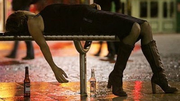 Hút thuốc thụ động thì ai cũng biết, giờ khoa học bảo có cả uống rượu bia thụ động và tác hại nó gây ra cũng cực kỳ kinh khủng - Ảnh 2. Hút thuốc thụ động thì ai cũng biết, giờ khoa học bảo có cả uống rượu bia thụ động và tác hại nó gây ra cũng cực kỳ kinh khủng - Ảnh 2.