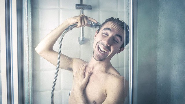  Thử thách bản thân tắm nước lạnh mỗi sáng trong 1 tháng, tôi không ngờ cơ thể lại thay đổi đến vậy: Không bị cảm lạnh mà còn tràn trề năng lượng!  - Ảnh 4.