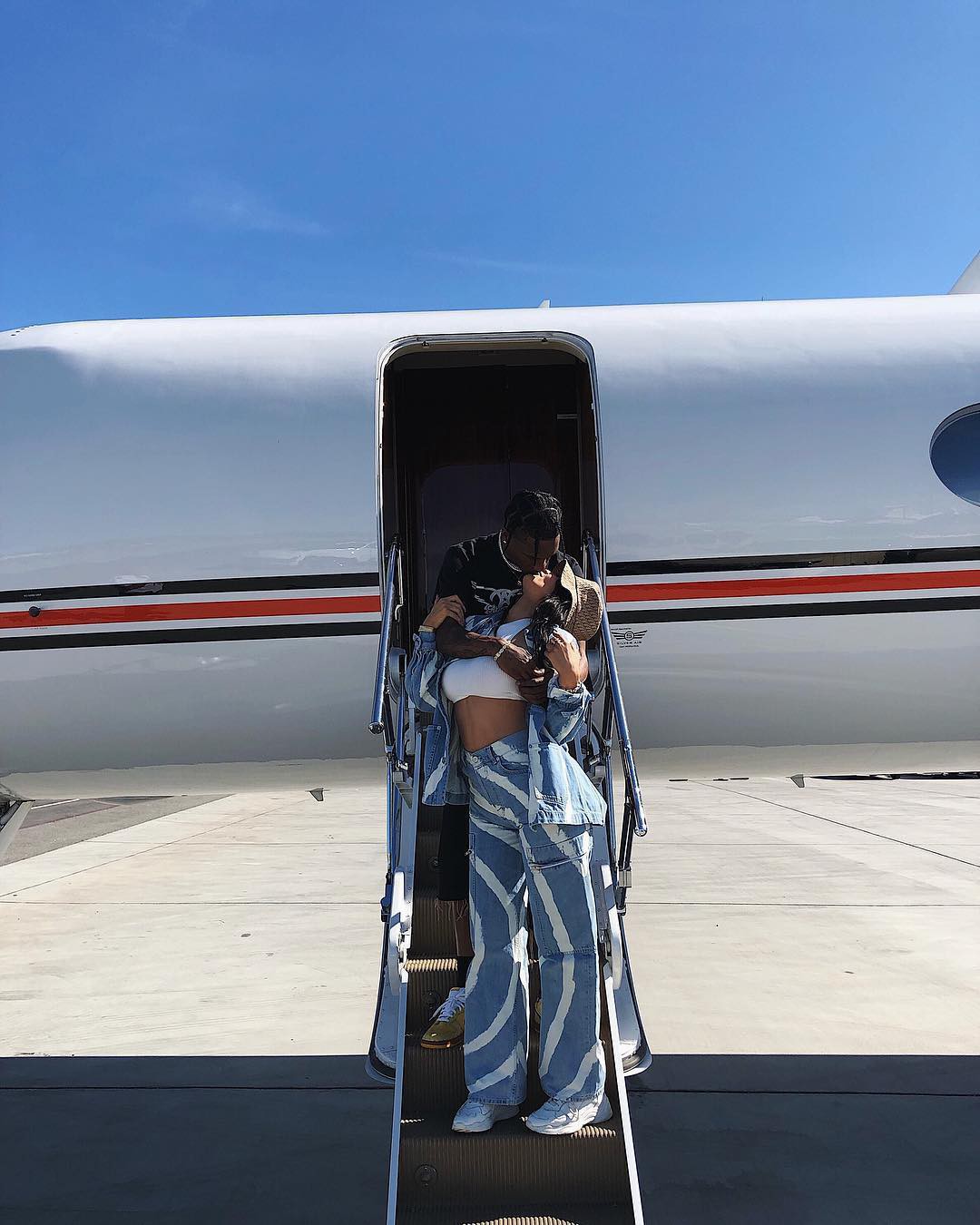 kylie jenner - Khoe dáng như tỷ phú tự thân trẻ nhất thế giới Kylie Jenner: Body bỏng mắt, dàn siêu xe đằng sau còn khủng hơn - photo kylie jenner - photo 1 15624005601391221194180 - Khoe dáng như tỷ phú tự thân trẻ nhất thế giới Kylie Jenner: Body bỏng mắt, dàn siêu xe đằng sau còn khủng hơn