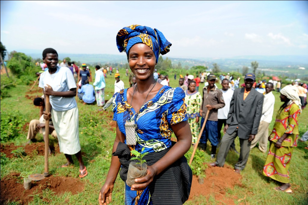 rwanda - Bí mật của thành phố sạch nhất châu Phi: Cấm đồ nhựa, tháng nào cũng tổ chức ngày ‘toàn dân dọn dẹp’ - photo rwanda - masaka umuganda november 22 2012 1562599791147872982159 - Bí mật của thành phố sạch nhất châu Phi: Cấm đồ nhựa, tháng nào cũng tổ chức ngày ‘toàn dân dọn dẹp’