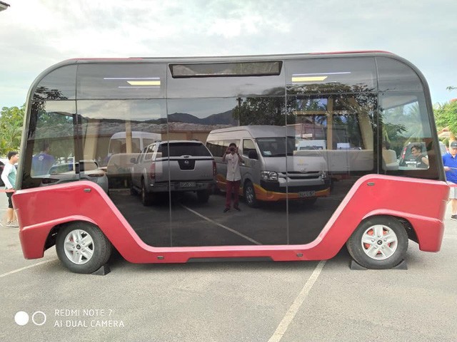 Xe buýt VinFast lộ diện hoàn toàn với ngoại thất toàn kính và nội thất hiện đại như phim viễn tưởng - Ảnh 5.