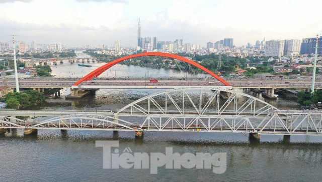  Bay trên cao ngắm cây cầu sắt 117 năm tuổi ở Sài Gòn sắp tháo dỡ  - Ảnh 2.