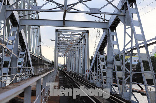  Bay trên cao ngắm cây cầu sắt 117 năm tuổi ở Sài Gòn sắp tháo dỡ  - Ảnh 11.