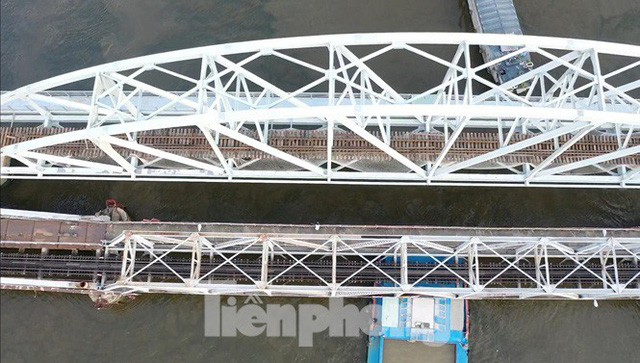  Bay trên cao ngắm cây cầu sắt 117 năm tuổi ở Sài Gòn sắp tháo dỡ  - Ảnh 3.