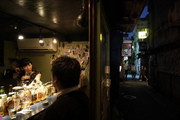 Phố cổ hoàng kim của Tokyo: Nơi 300 nhà hàng cùng nhau trốn thế giới hiện đại, chen chúc trong diện tích bằng nửa sân bóng - Ảnh 13.