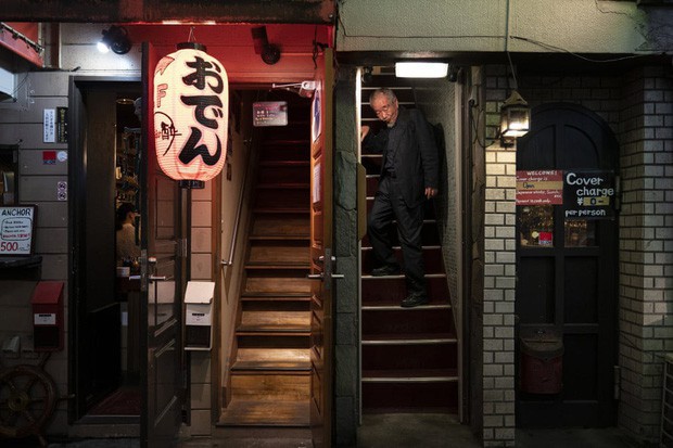  Phố cổ hoàng kim của Tokyo: Nơi 300 nhà hàng cùng nhau trốn thế giới hiện đại, chen chúc trong diện tích bằng nửa sân bóng  - Ảnh 14.